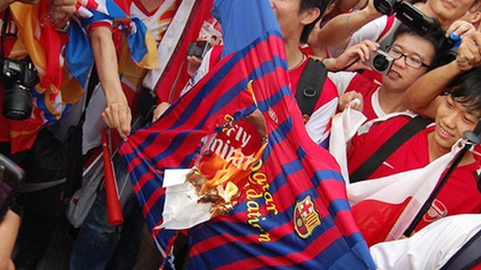 Cesc a declanșat un nou "Război Mondial"!** VEZI mesajele agresive ale fanilor asiatici ai lui Arsenal către Barcelona