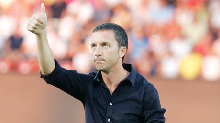 Steaua la Balamuc!** Becali vs Meme: "Jigodie, te mănâncă pielea!/ Taci cioban opărit!"