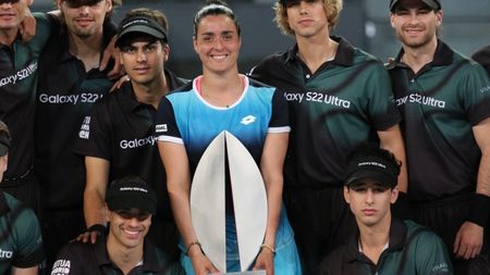 Ons Jabeur, campioana turneului de la Madrid! Performanță istorică pentru jucătoarea care a învins-o pe Simona Halep în sferturi: „Visele devin realitate!" GALERIE FOTO