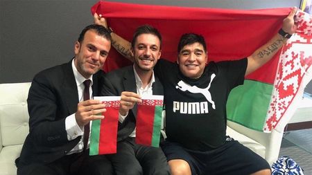 Lovitură de imagine! Maradona a acceptat prima aventură în Europa: "Am semnat cel mai frumos contract al vieții mele"