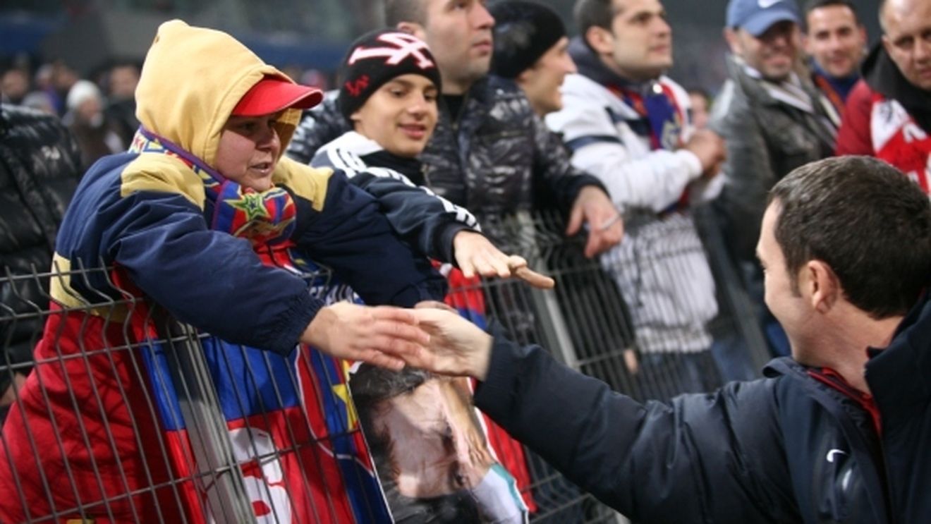 MM: "Rămân pentru fani"** Pițurcă: "Travestita ține cu Dinamo! Becali îl ține din milă"