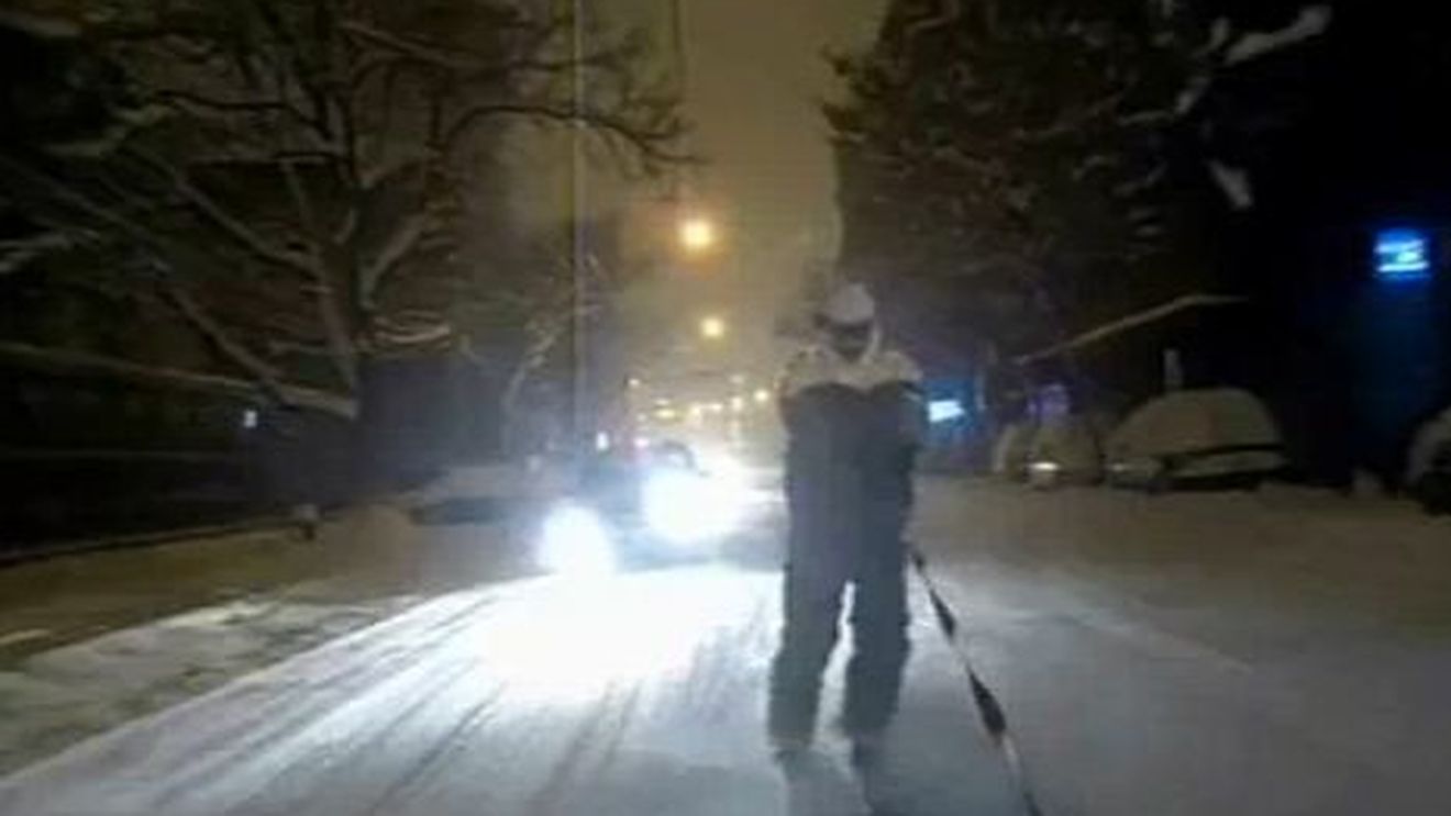 VIDEO** Un nou sport pentru bucureșteni: urban skiing! :)