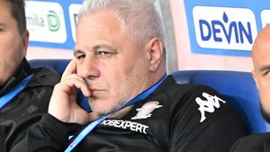"L-am forțat şi dacă a jucat prost". Fotbalistul pe care Gâlcă l-a luat la ochi este lăudat de Marius Şumudică