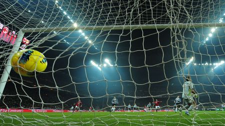 Avem viitor! Românul care impresionează meci de meci și se pregătește să ia locul unui fotbalist LEGENDAR, la un 'Uriaș al Europei'!** "E unul din starurile echipei!"