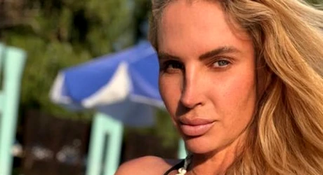 Andreea Bănică, în costum de baie la 46 de ani! Arată fenomenal, la fel ca-n tinerețe
