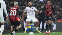 Fotbalistul din Premier League, dat afară pentru că a fost prins că dădea mesaje unei fete de 15 ani