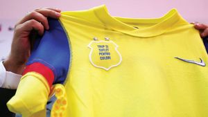 Becali: "Se vor mai vinde tricouri cu Steaua doar la magazinul clubului!"** VEZI DE CE