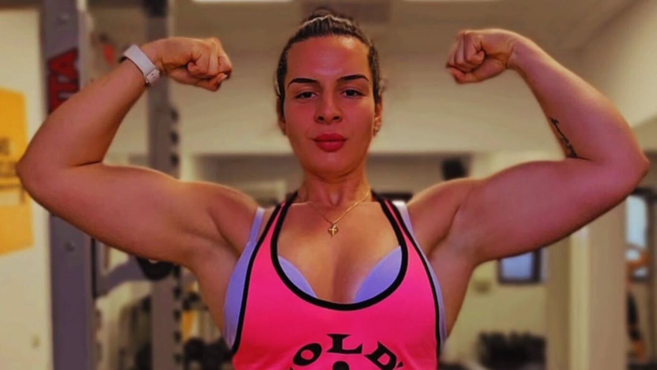 Românca a dus în spate 337 de kilograme, pe o distanță de 15 metri, în 27 de secunde. Ce dietă are