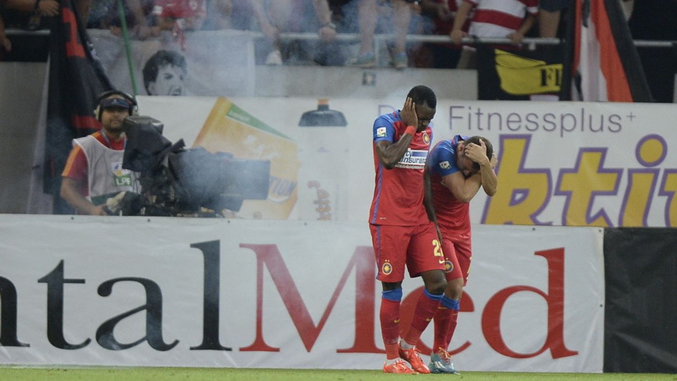 FOTO | O petardă aruncată din peluza dinamovistă a explodat lângă Hațegan, Popa și Alcenat. Dinamo riscă sancțiuni serioase