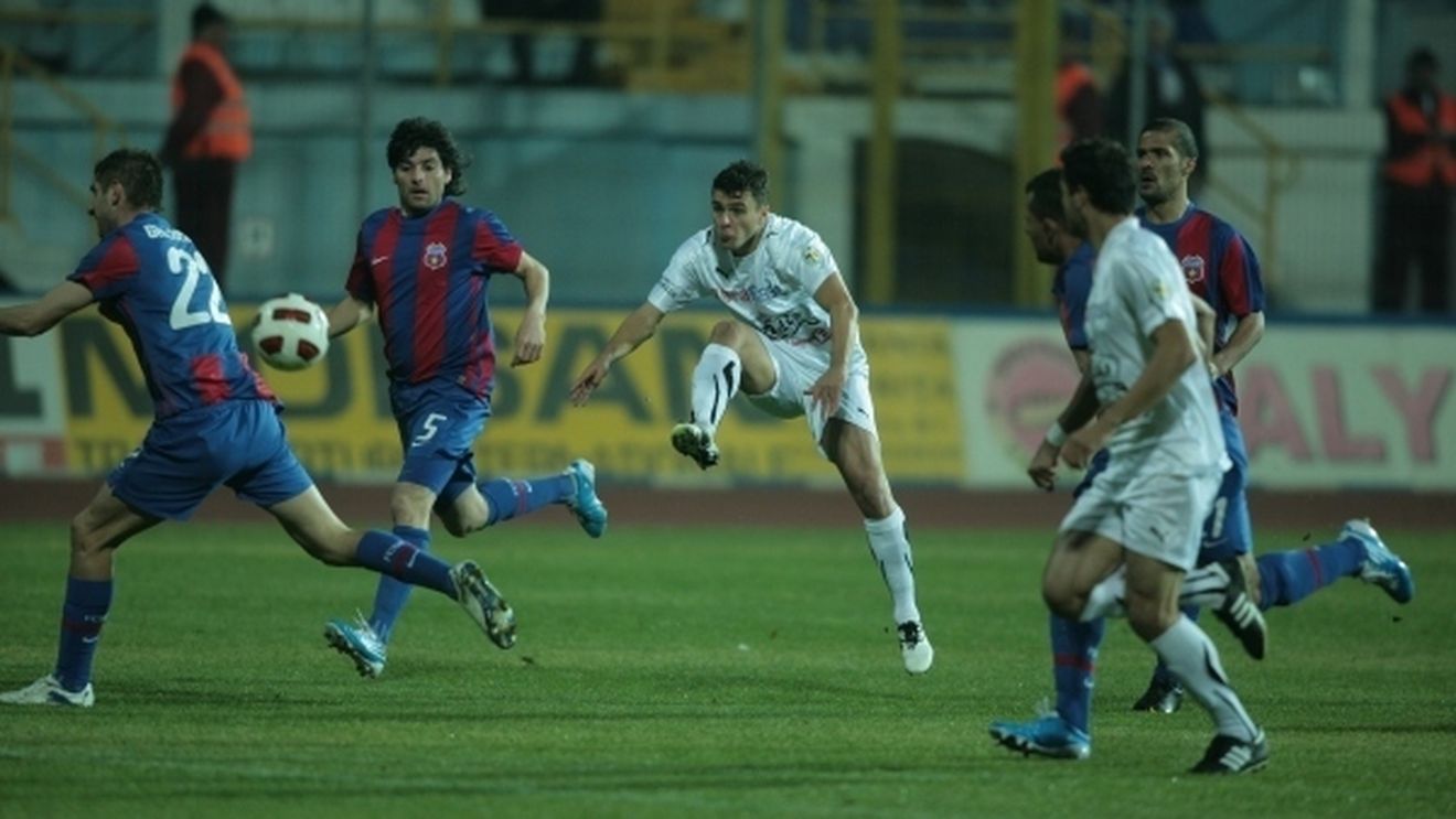 Moraes: "Steaua sau o echipă din străinătate!** E momentul bun să fac un pas mai departe"