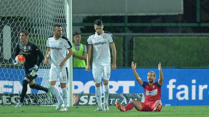 FOTO | Noua regulă a ofsaidului a creat haos la Astra - Steaua 2-0. Cum a interpretat Colțescu faza, semnele de întrebare asupra corectitudinii golului și circulara FIFA care ar fi trebuit să ajungă la CCA