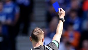 Ce este cartonașul albastru care revoluționează fotbalul mondial, inclusiv Superliga României. Cine îl primește, de ce și ce se întâmplă apoi cu jucătorul penalizat