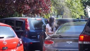 Teodora, fata cea mare a lui Gigi Becali, la piață cu o limuzină de 250.000 de euro! FOTO&VIDEO