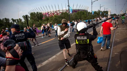 Incidentele din Varșovia nu au rămas fără urmări!** Peste o sută de huligani, reținuți înainte de meciul Polonia – Rusia
