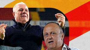 Marius Șumudică negociază cu Victor Angelescu postul de antrenor de la Rapid. Tratativele, aruncate în aer de tehnician: Dan Șucu s-ar fi enervat teribil!