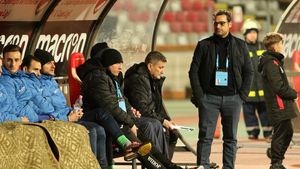 Retrospectiva Ligii 1 la fotbal 2020-2021. 38 de antrenori principali s-au perindat pe băncile tehnice, 7 au fost străini