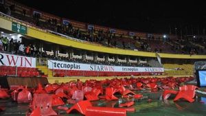 FOTO Proteste violente pe Ali Sami Yen!** Fanii au cerut demisia lui Hagi