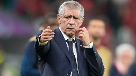 Fernando Santos poate câștiga o avere dacă va fi dat afară de la naționala Portugaliei! Suma incredibilă care va ajunge în conturile selecționerului