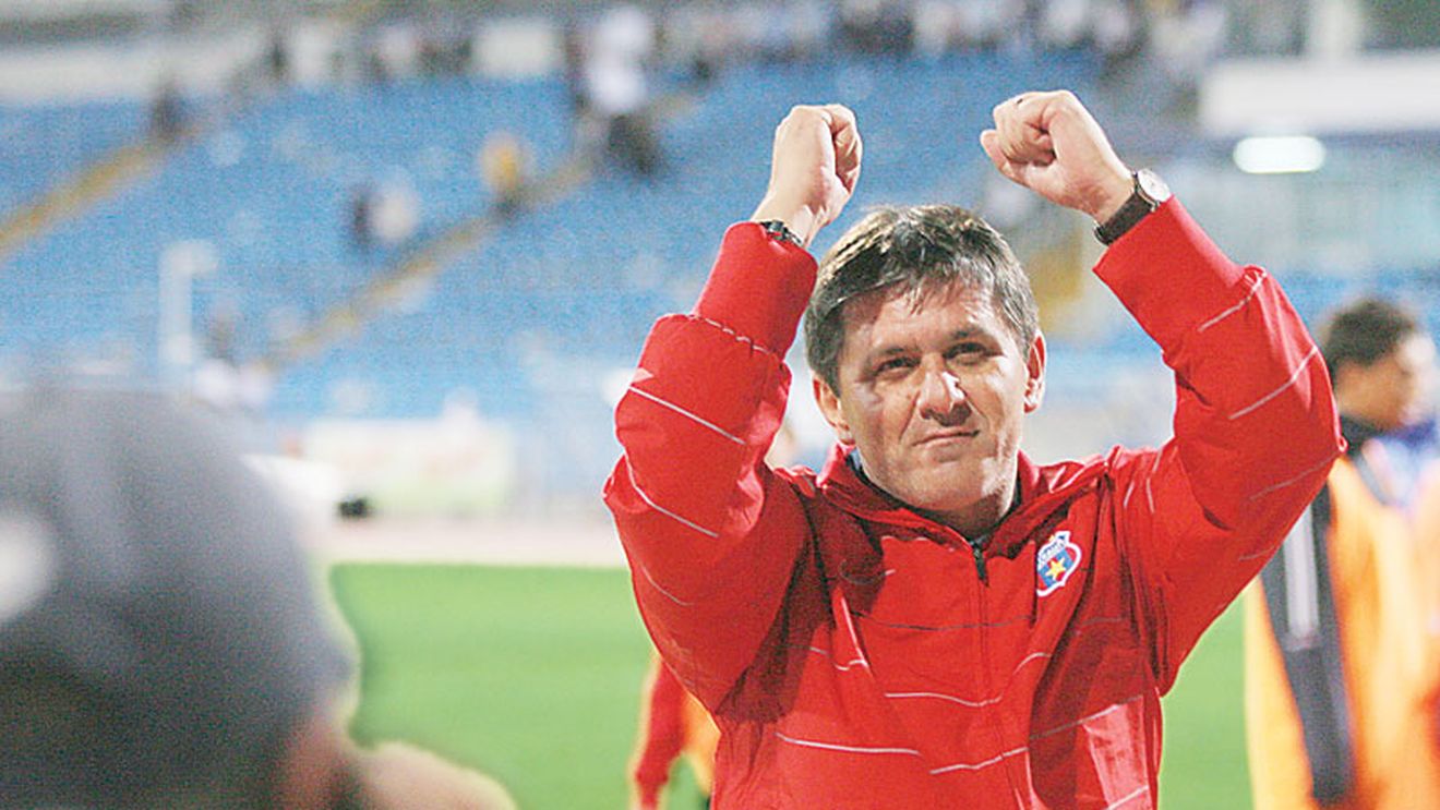 Suporterii Stelei: „Lăcătuș! Lăcătuș!"