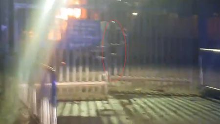VIDEO | Imagini dramatice din timpul tragediei din Leicester! Omul care a încercat să-i salveze pe cei captivi în elicopterul prăbușit: detaliul care a împiedicat operațiunea de salvare