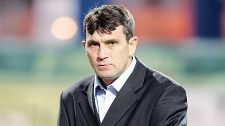 Neagoe trebuie să promoveze!