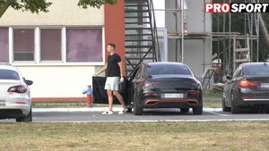 Jucătorii de la FCSB, primul antrenament sub comanda lui Edi Iordănescu! Cum s-au prezentat fotbaliștii lui Gigi Becali la baza sportivă din Berceni: zâmbete și bolizi de lux | VIDEO