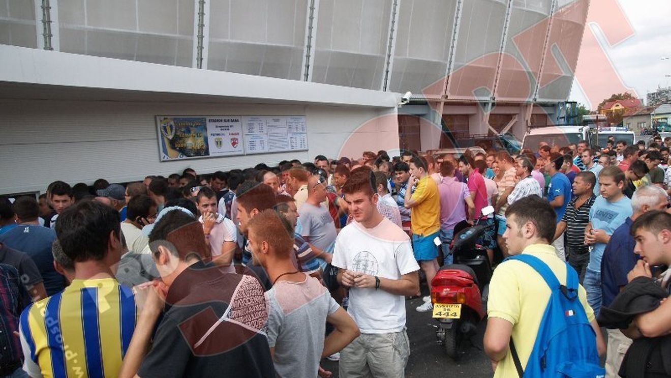 FOTO** Petrolul-Dinamo, primul meci pe noul "Ilie Oană"! Casele de bilete, luate cu asalt de fani
