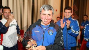 Hagi, la 45 de ani!** VIDEO 'Magie' în finala Cupei UEFA!