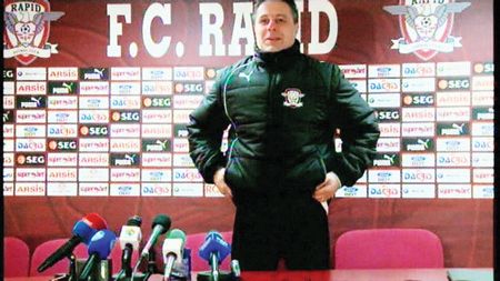 Pantalonii rămân pe Șumudică :)!** Antrenorul Rapidului a scăpat de suspendare