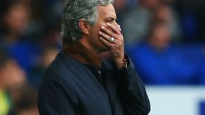 Mourinho, lovit din toate părțile. Uluitor ce a făcut băiatul lui în timpul meciului cu Everton: "N-am vrut să fac mișto de tata"