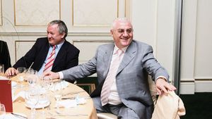 Dragomir zâmbește din nou!** Spune că a rezolvat problema drepturilor TV "pe o sumă mare de tot"