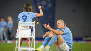 Iubita lui Erling Haaland a atras toate privirile. A intrat pe gazon și brusc norvegianul nu a mai fost în atenția tuturor | GALERIE FOTO