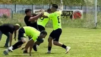 Bătalia de la Mărășești, ediția 2025! Un meci de fotbal din România, întrerupt după o luptă ca în filme! Primarul: ”S-a sunat la 112, a venit Poliția! S-au comportat ca niște animale sălbatice!” VIDEO