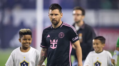 Nepotisme la cel mai înalt nivel. Cine e copilul care a ieșit de mână cu Leo Messi la meciul dintre LA Galaxy și Inter Miami și ce avere au părinții lui