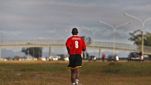 Soluție pentru fanii care vor să scape de amintirea trădătorului Torres:** "Nu mai ardeți tricourile, donați-le!"