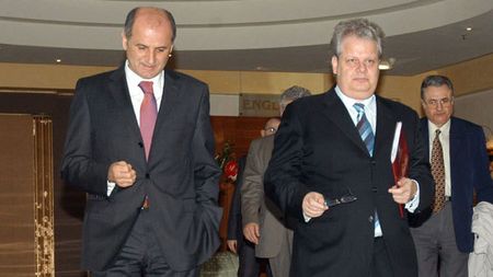 Omul care nu mai crede în lacrimile lui George Copos:** "Retragerea este un act de imagine al unui 'Moș Zgârciun'"