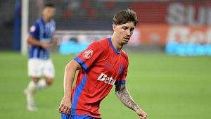 De ce a fost schimbat Miculescu la pauza meciului cu Farul, deși a marcat. Gigi Becali a recunoscut totul