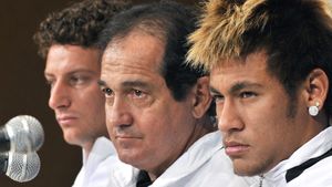 INCREDIBL Neymar, printre cel mai bine plătiți fotbalști din lume!** Santos a DESFIINȚAT două echipe de fotbal pentru a-i face un contract FABULOS!