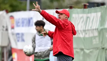 De ce poartă Erik Lincar căști în urechi în timpul meciurilor! Am deconspirat secretul antrenorului de la FC Bihor: ”Totul a pornit din sezonul trecut, un meci la Reșița.” EXCLUSIV