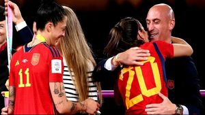 FIFA a tăiat în carne vie: suspendare drastică pentru Luis Rubiales, președintele Federației de Fotbal din Spania, după ce a sărutat o jucătoare pe teren