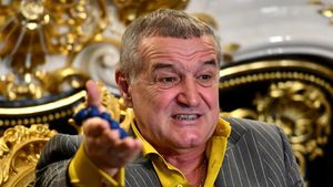 Scandal monstru între Vali Moraru și Gigi Becali, în direct, la TV! Moderatorul a început să țipe la patronul FCSB: de la ce a plecat cearta incredibilă! „Certați-vă cu el, nu cu noi!”