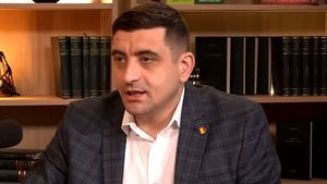 George Simion, imagine virală cu o legendă: „Mândru că sunt român”