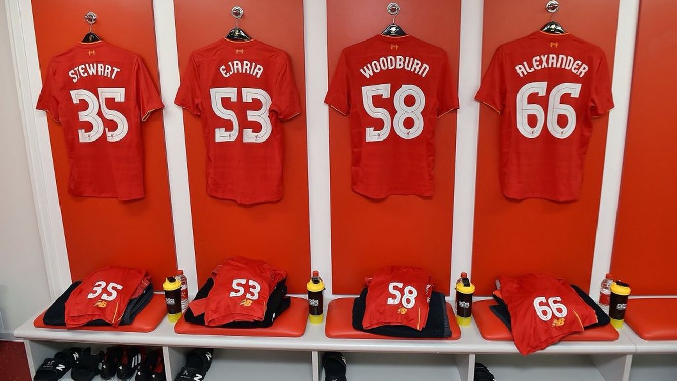 Povestea puștiului de 18 ani de la Liverpool care a fost titular pe Old Trafford. "Mama a început să plângă după ce i-am spus că joc"