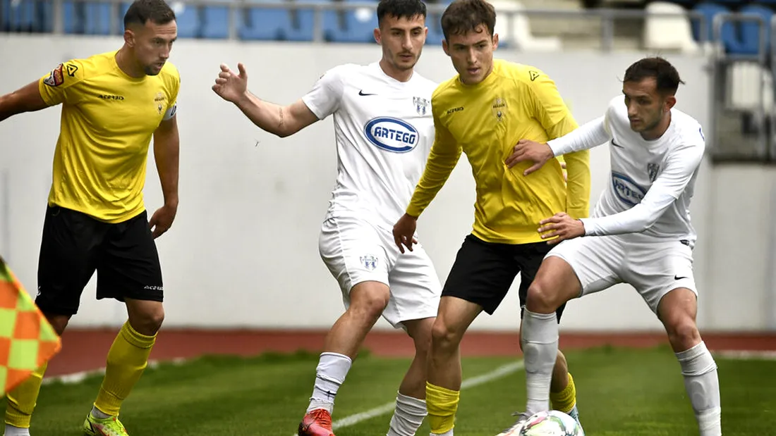 Rămasă fără antrenorul Eugen Trică, Viitorul Pandurii a pierdut meciul cu FC Brașov. Oltenii au condus cu 1-0, dar au jucat în inferioritate din minutul 40. Dănănae dă vina pe arbitraj