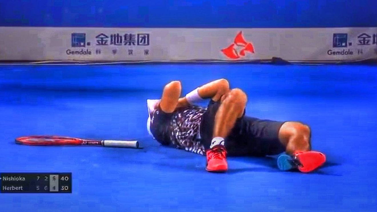 „Și-a pierdut complet mințile! S-a autodistrus”. Numărul 52 ATP a cedat psihic pe teren și a făcut câteva gesturi de neimaginat: a pierdut game-ul imediat pentru încălcarea conduitei pe teren!