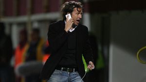 Meme Stoica se crede cel mai tare din parcare! :) "Cum dracu' să fiu comparat cu..."** A primit însă o replică prin care s-a enervat și mai rău