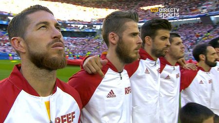 FOTO | Gest revoltător făcut de Pique în timpul intonării imnului Spaniei. Fundașul Barcelonei a explicat episodul controversat