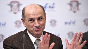EXCLUSIV | Cum se măsluiau contractele jucătorilor în epoca lui George Copos la Rapid: "Asta e de povestit! M-a pus să mă întorc cu spatele"  