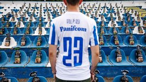 „O pâine bună intră acum în tribună”. La Poli Iași continuă campaniile bizare, spre disperarea fanilor: cum și-a prezentat clubul din Moldova noul sponsor