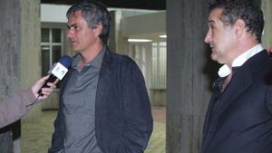 Mourinho îl apără pe Mutu: "Nu e normal să plătească amenda, nu este vina lui"